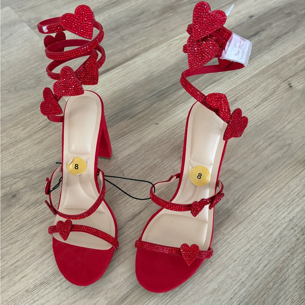 Morris and Co Elegant Red Heart-Adorned Heels size 8 4 inch block heels